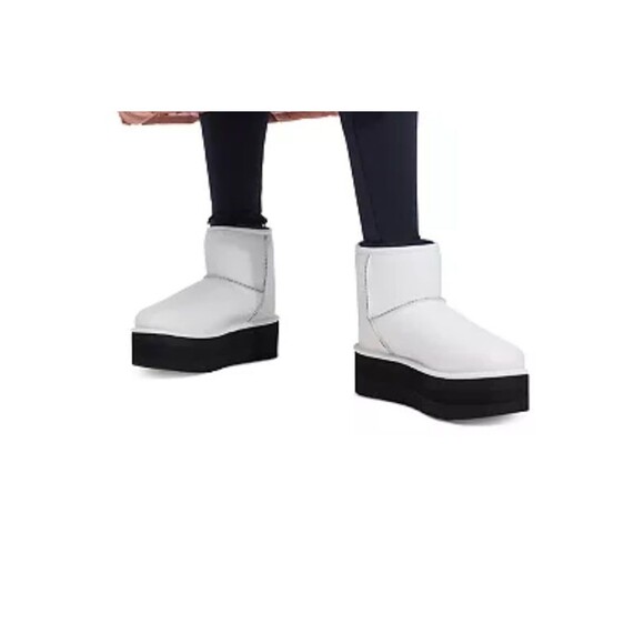 UGG Women's Classic Mini Warm-Lined Platform Booties White Size 10 EUC - Picture 1 of 10